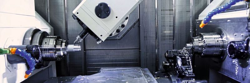 Vue du Namakura MX-100, avec sa broche, sa contre-broche et son axe B de 11 kW. Ce centre de tournage/fraisage permet la fabrication de pièces complexes.