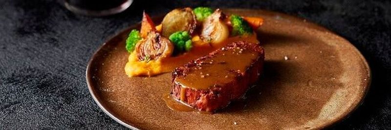 Der Look stimmt und bei ersten Verkostungen konnten die 3D-gedruckten Steaks auch überzeugen. Nun strebt Redefine Meat die internationale Markteinführung an.