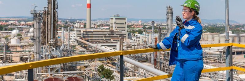 In der Raffinerie Schwechat wird eine Elektrolyseanlage mit einer Jahreskapazität von bis zu 1500 Tonnen grünem Wasserstoff errichtet.