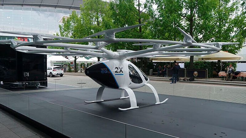 Flugtaxis könnten künftig Menschen durch die Luft statt am Boden über kurze Strecken transportieren.