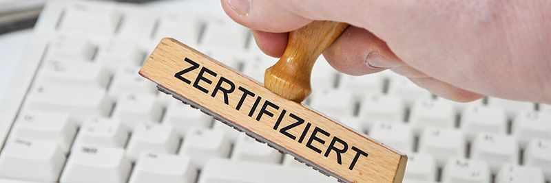 Die Komplexität der Cloud-Umgebungen und die Vielfalt der Sicherheitsbedrohungen machen es schwierig, ein normiertes Security-Zertifikat für Clouds zu entwickeln.