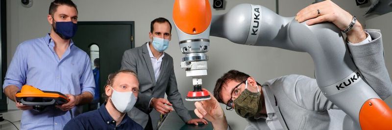 Fascinés par les opportunités offertes par les robots (d.g.a.d) : Fabien Antonatos, Business Development Manager chez AICA, Gustav Henriks, ingénieur en robotique, Lukas Huber, co-fondateur et CEO, et Baptiste Busch, co-fondateur et CTO.