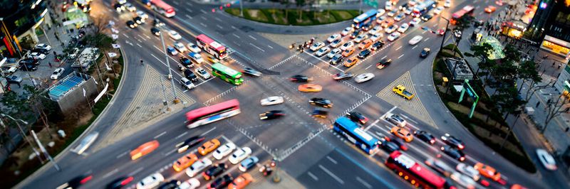 Damit Verkehrsknotenpunkte in Zukunft nicht weiter eskalieren, ist eine smarte Verkehrsplanung nötig.