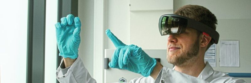 Augmented Reality via Datenbrille im Labor? Noch ist das die Ausnahme.