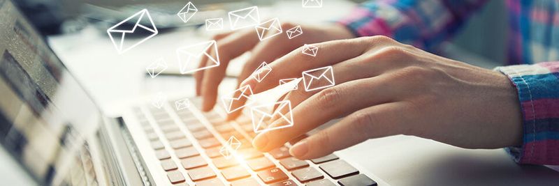 Die eigene Arbeit organisieren, mit den anderen Kollegen kommunizieren oder Aufgaben verteilen – ein Social Intranet bringt alle Mitarbeiter vor Ort oder im Homeoffice zusammen.