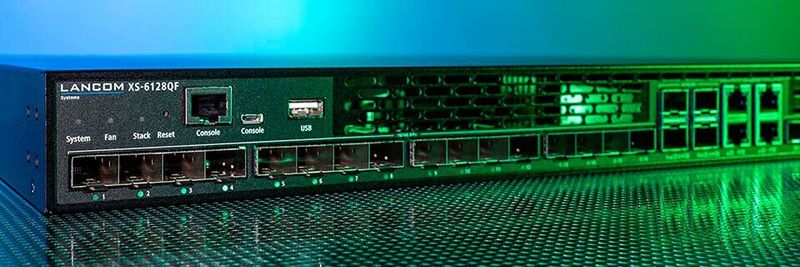 Der Lancom XS-6128QF besitzt 20 SFP+-Ports (10G), darunter vier Multi-Gigabit-Ethernet-Combo-Ports (1G/2,5G/5G/10G).
