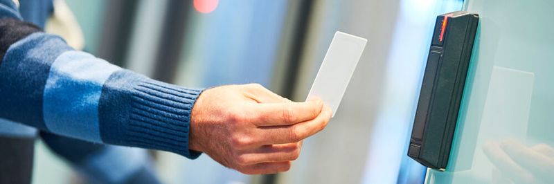Physische Sicherheitslösungen, zum Beispiel zur Zugangskontrolle, werden vor allem durch die Corona-bedingten Lockdowns immer wichtiger.
