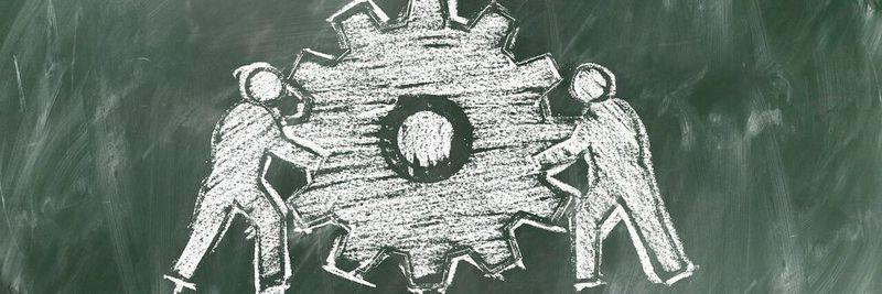 DevOps profitiert davon, wenn Mitarbeiter aus dem IT-Betrieb und der Softwareentwicklung cross-funktionale Teams bilden.