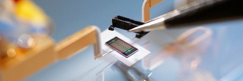 Mobiler Nachweis: Voruntersuchungen am IMMS für die Entwicklung einer miniaturisierten Messtechnik für kleinste Ströme, die für die in ViroGraph angestrebte neuartige Technologieplattform zum Nachweis von SARS-CoV-2 notwendig ist.