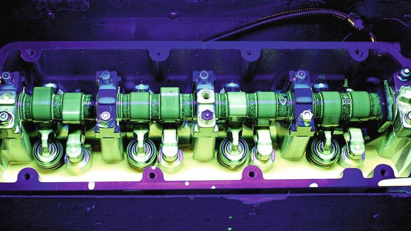 Motorentests sind im Rahmen von Motorölnormen/-freigaben ein festes Ritual. Zum Teil erfolgen sie über viele Jahre hinweg am selben Aggregat. Jetzt aber mussten diverse Tests aufgrund von Aggregatewechseln überarbeitet werden.