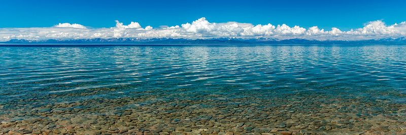 Für einen Data Lake wird ein einziges Speichermedium für alle strukturierten und vor allem unstrukturierten Daten zum Zweck der Analyse oder Berichterstellung verwendet.