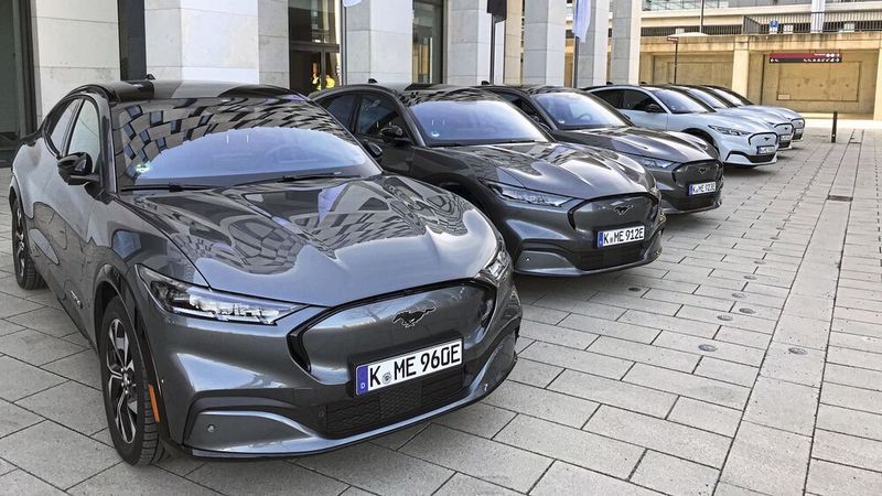 Fords erstes komplett neu entwickeltes Elektroauto, der Mustang Mach-E, soll im April zu den Händlern kommen.