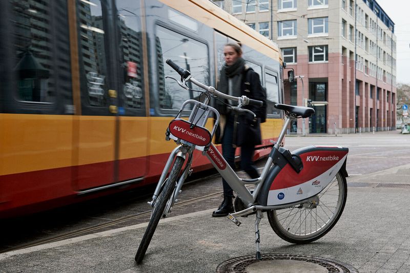 Würde das intermodale Mobiltätsangebot in Karlsruhe weiter ausgebaut, könnte der Autoverkehr weiter zurückgehen.