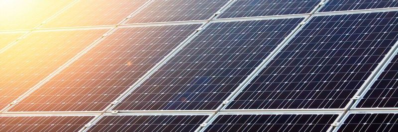 Klimahelfer: Eine größere Photovoltaikanlage auf einem Einfamilienhaus mit 16 kW installierter Leistung spart rund 10 t Kohlendioxid im Jahr ein.