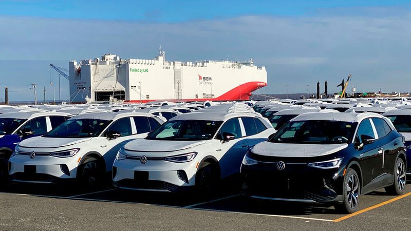 Im Februar hat Volkswagen über 650.000 Autos an den Mann oder die Frau gebracht.