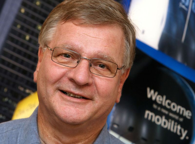 Peter Schwerdtmann ist Senior Editor bei der Nachrichtenagentur Ampnet.