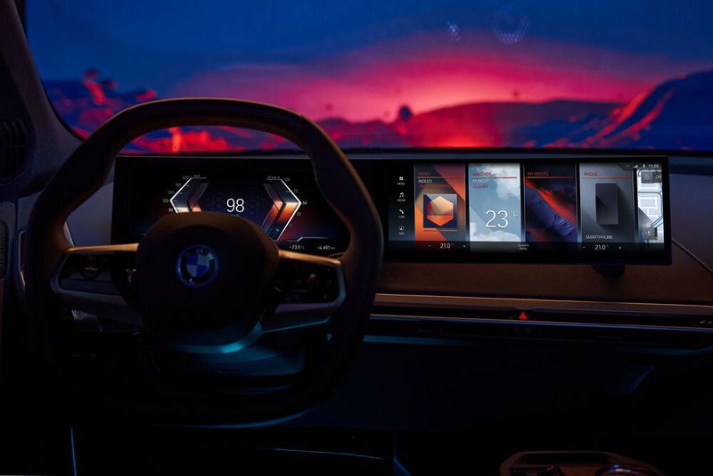 BMW hat sein iDrive-System erneuert.