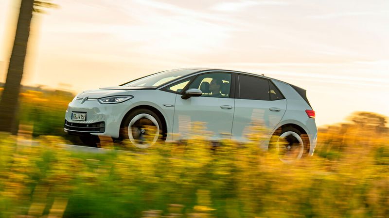 Den VW ID 3 (und auch den ID 4) können Kunden ab Sommer komplett online bestellen.