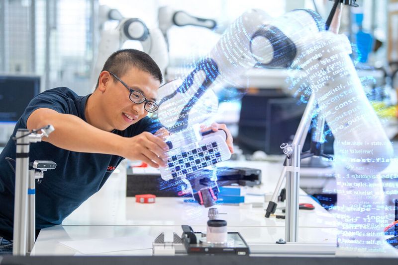 Bei Bosch unterstützt in der Fertigung Künstliche Intelligenz, um den Ausschuss zu reduzieren, die Auslastung von Maschinen und Anlagen zu erhöhen und Produktionsprozesse zu optimieren.