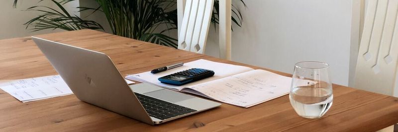 Dass Mitarbeiter heute nicht mehr vom sicheren Büro aus agieren, legt Sicherheitslücken gnadenlos offen und zwingt Unternehmen, zu handeln.
