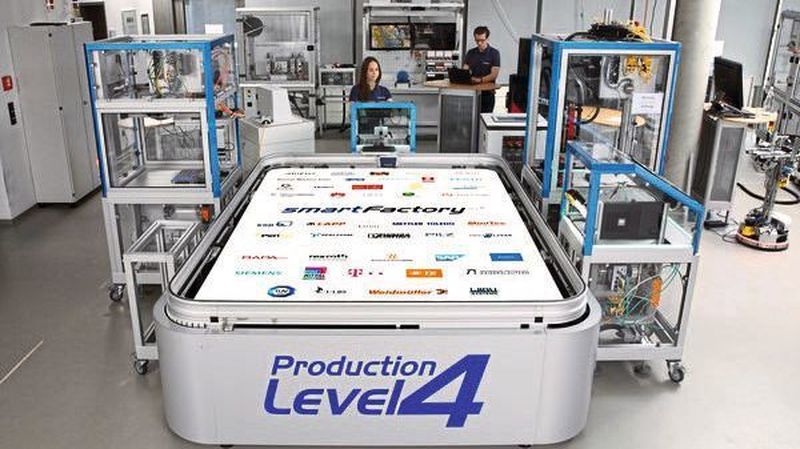 Smart Factory: 22 Unternehmen und Forschungseinrichtungen arbeiten am Demonstrator für Production Level 4 (Smarte Fabrik) mit.