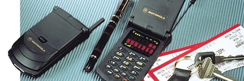 Die Klapp-Handys aus den 90ern erleben gerade wieder ein Comeback.