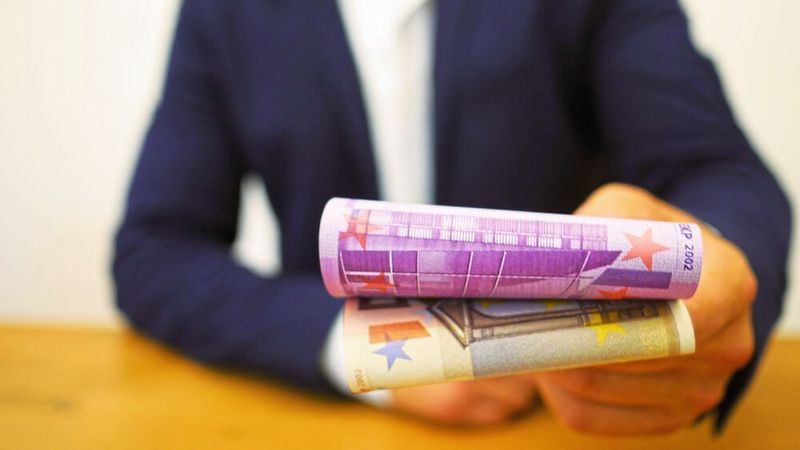 Welche Betriebe zahlen wieviel im Kfz-Gewerbe? Welche Rolle spielt die Region für die Bezahlung? Der »kfz-betrieb«-Gehaltsreport 2021 gibt einen Überblick über die Löhne und Gehälter in der Branche.