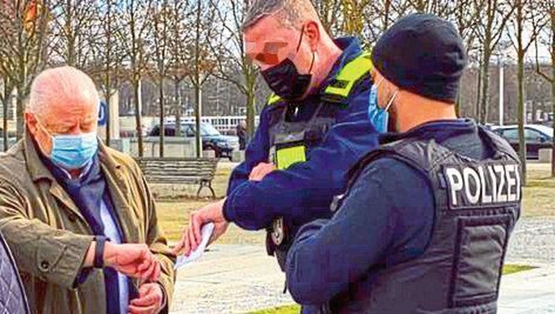 ZDK-Präsident Jürgen Karpinski im Gespräch mit der Berliner Polizei.