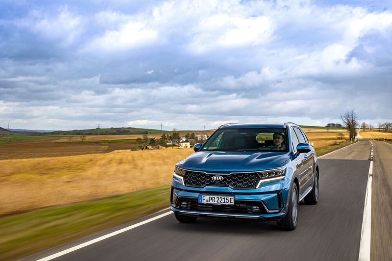 Den neuen Sorento hat Kia nun auch als Plug-in-Hybrid in den deutschen Verkehr entlassen.