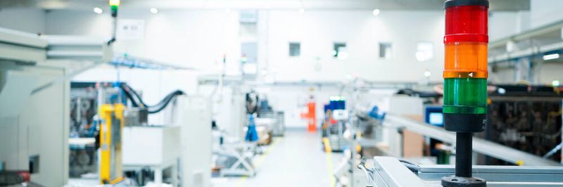Bei Smart Monitor entsteht durch die intelligente Vernetzung von Signalsäulen eine einfache, kostengünstige und nachrüstbare Alternative zu herkömmlichen komplexen MDE-Systemen.