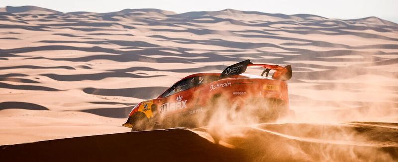 Die Rallye Dakar 2021 fand vom 3. bis 15. Januar statt und führte über 7646 km durch Saudi-Arabien. Dabei wurden die Rennwagen Hunter T1 vom 9-fachen Rallye-Weltmeister Sébastien Loeb und der 25-fachen Rallye-Dakar-Legende Nani Roma gefahren.