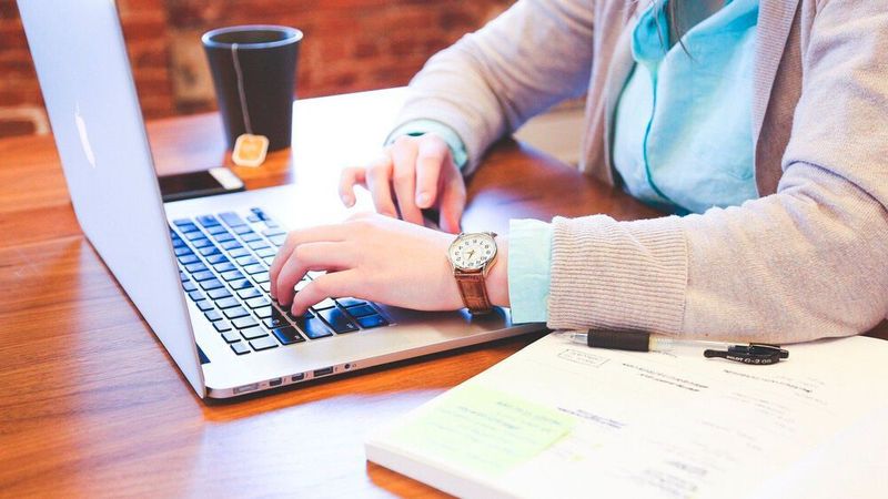 Auch Online-Meetings müssen moderiert werden und bedürfen einer stärkeren Interaktion der Leiter. Das können Pressesprecher im Weiterbildungsangebot des ZDK lernen.