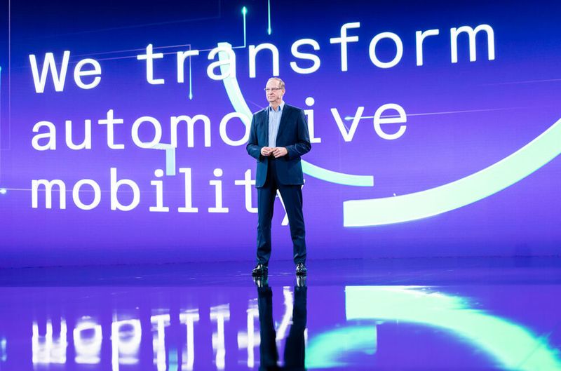 Cariad-CEO Dirk Hilgenberg präsentiert die neue Marke.
