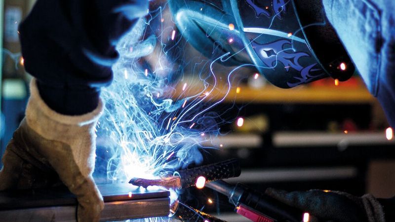 Neue Einpressmaschinen, UV-härtende Vitralit-Klebstoffe, WIG-Schweißgerät bis hin zur neuen VDI-Richtlinie - das sind die Neuheiten im Bereich Verbindungstechnik.