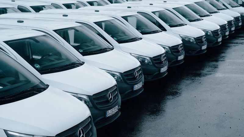 Aus zwei verschiedenen Gründen müssen derzeit Modelle des Mercedes Vito in die Werkstätten.