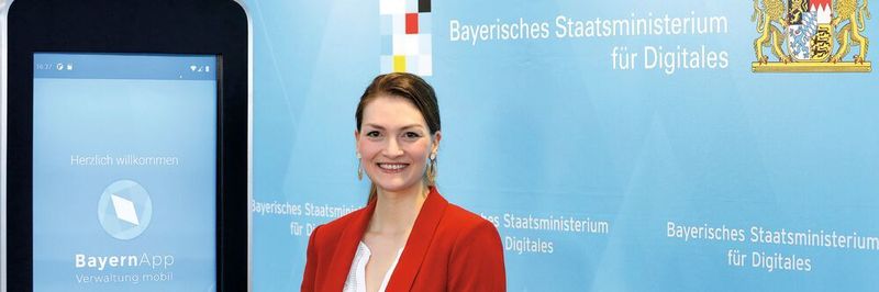 Bayerns Digitalministerin Judith Gerlach bei der Vorstellung der neuen BayernApp