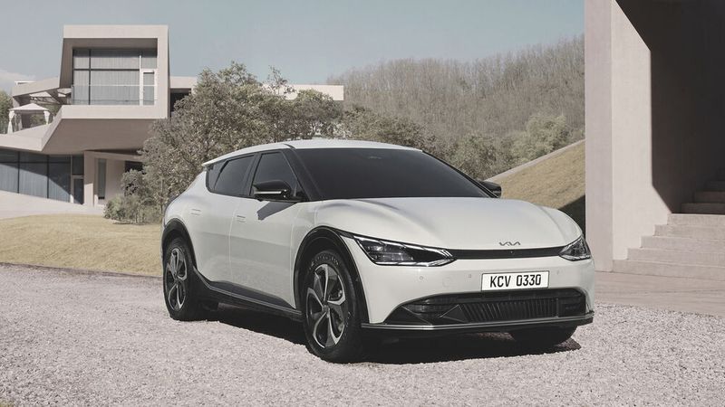 Der EV6 kommt ohne Tigernase und mit geschwungenen Formen.