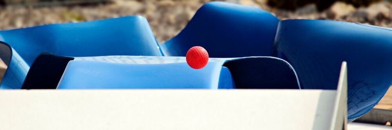 Dieser Golfball bewältigt die Potenzialbarriere auch ohne Tunneln