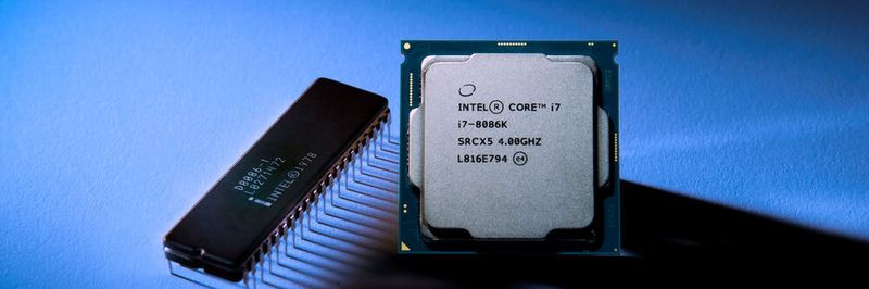 Ende einer Ära: Intel schickt seine x86-Prozessoren in Rente. Den Anfang machte der 8086 links im Bild.