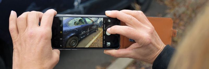 Finger weg vom Handy? Die Schadenaufnahme bzw. Bewertung per App wird weiter zunehmen.