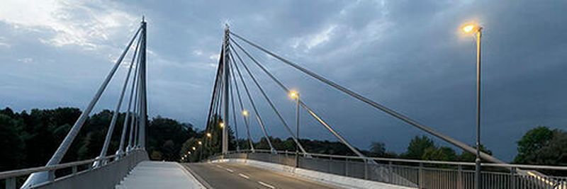Kampmannbrücke Essen: Die Straßenbeleuchtung arbeitet mit Doppler-Radar, um die Brücke effizient auszuleuchten.