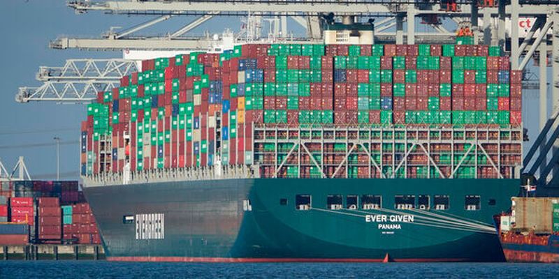 Die Ever Given zählt zu den größten Containerschiffen der Welt und blockierte tagelang den Suezkanal.