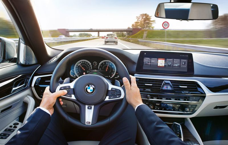 Eine kritische Situation? Forscher der TU München und BMW wollen das automatisiert erkennen und Fahrer vorwarnen.