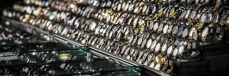 Les marques de luxe commencent à se tourner vers le segment des montres de seconde main, un secteur important au fort potentiel lucratif.