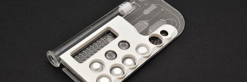 Geräte und Komponenten wie Lab-on-a-chip, mobile Diagnosegeräte oder chemische Mikroreaktoren helfen schon jetzt, die Corona-Pandemie zu bekämpfen.