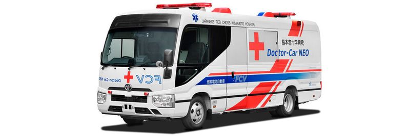 Das Krankenfahrzeug mit Brennstoffzellenantrieb: es basiert auf dem Minibus Coaster, das Brennstoffzellensystem kommt aus der Limousine Mirai.