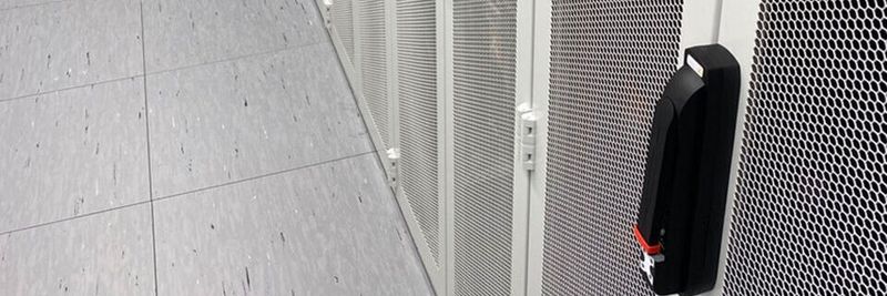Der sichtbare Teil der Kentix-Verschlusstechnik für IT-Racks.