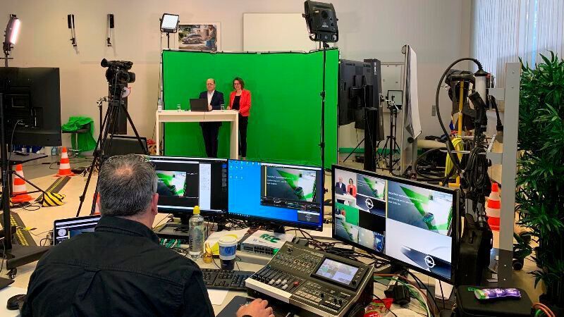 Erfolgreiche Opel-Zertifizierung im virtuellen Studio.
