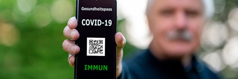 Knapp die Hälfte der von eco Befragten hält einen digitalen Impfausweis für sinnvoll zur Bekämpfung der Corona-Pandemie.