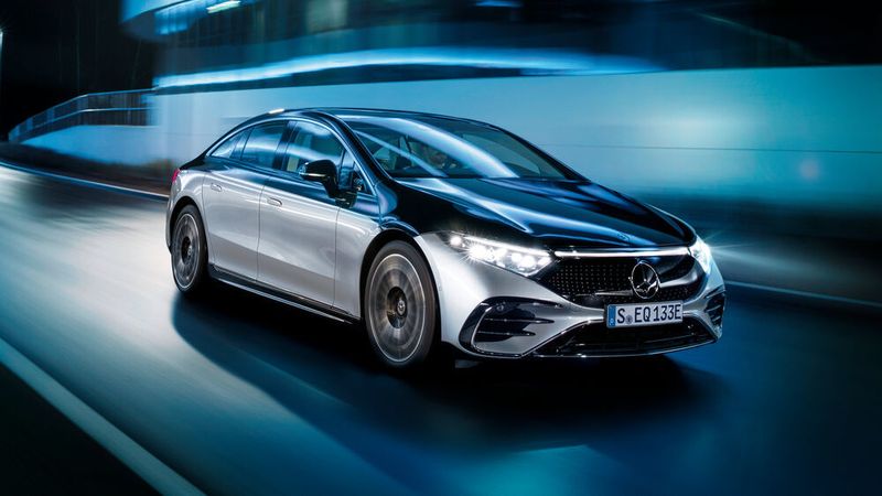 Der EQS ist das neue Mercedes-Flaggschiff neben der S-Klasse.